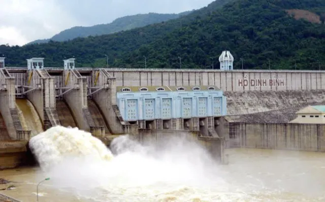 Học sinh của 59 trường chưa thể đi học do mưa lũ