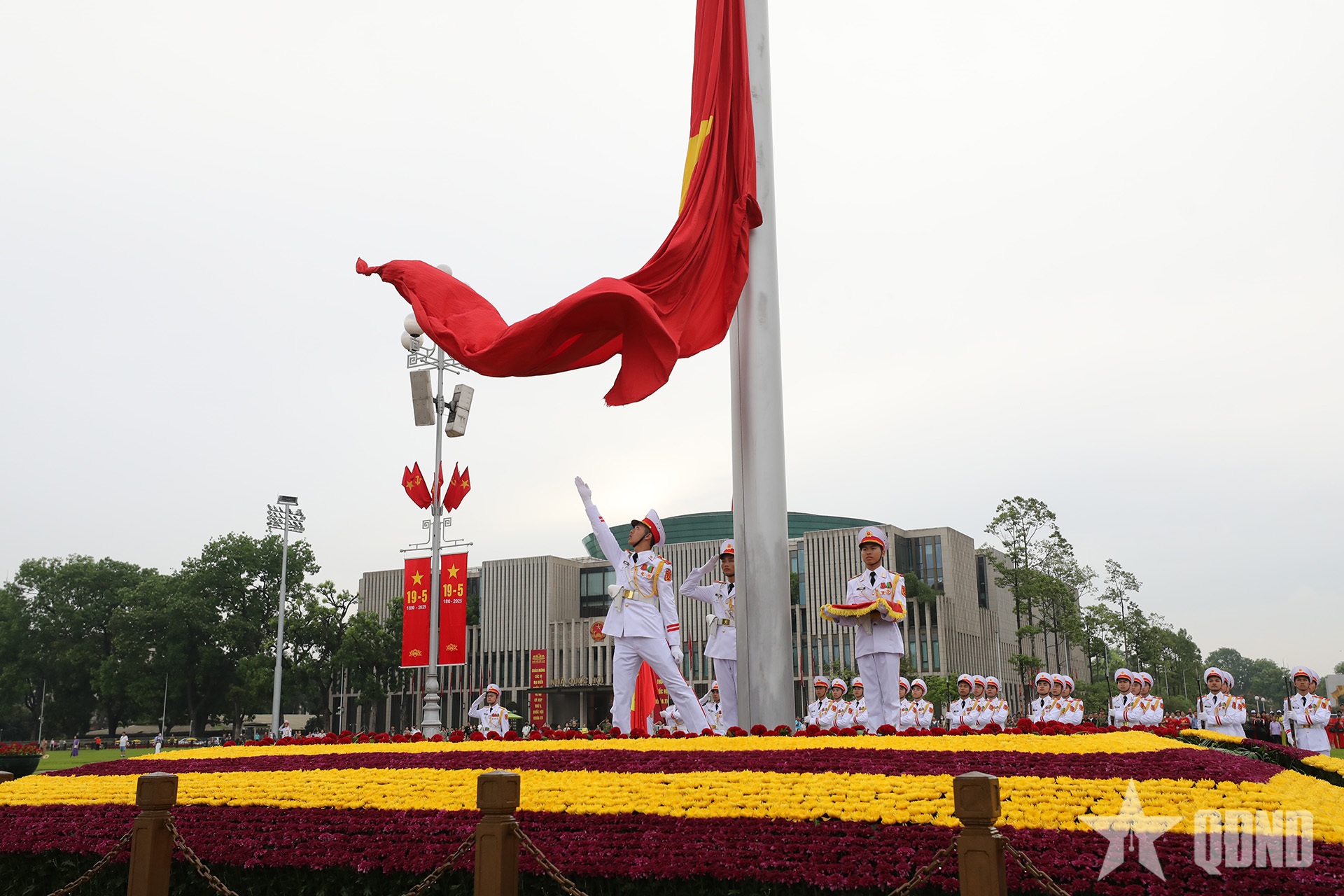 Trang nghiêm lễ Thượng cờ trên Quảng trường Ba Đình lịch sử