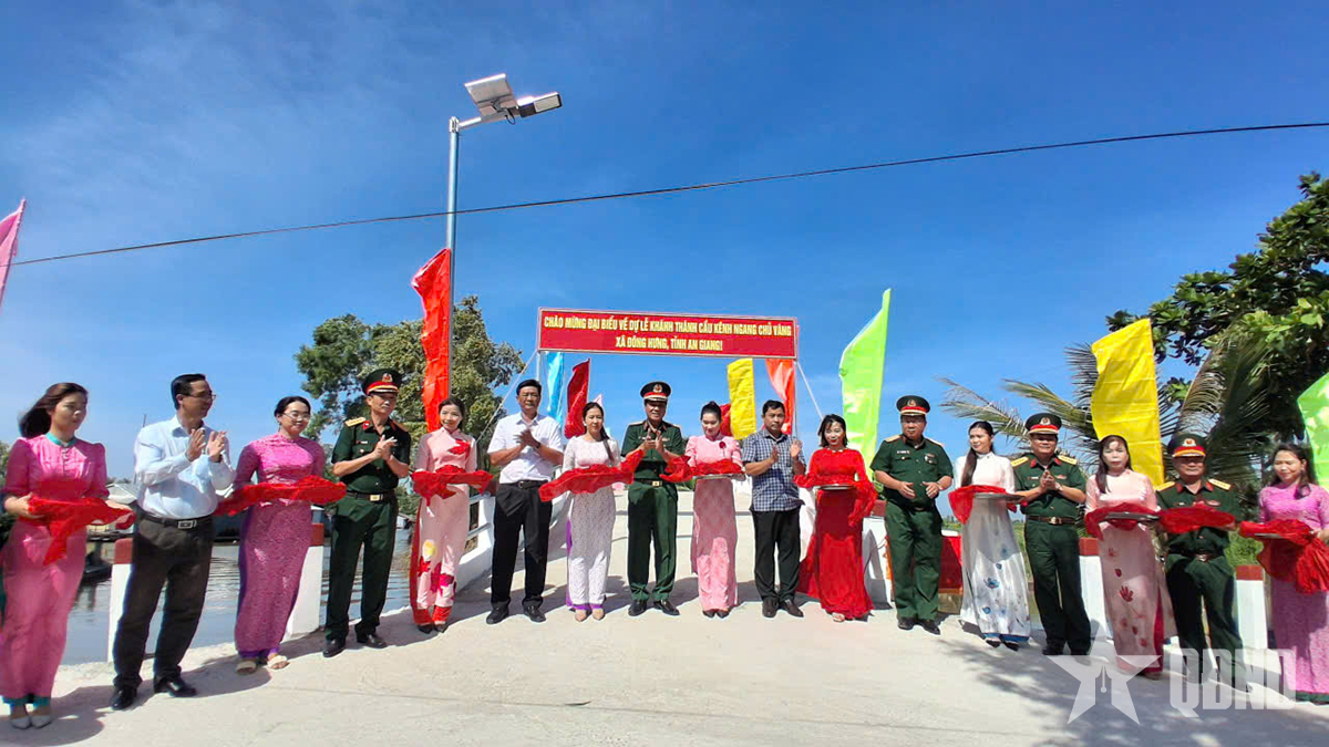 Quân khu 9 khánh thành cầu, bàn giao nhà dịp kỷ niệm 80 năm Ngày thành lập LLVT Quân khu