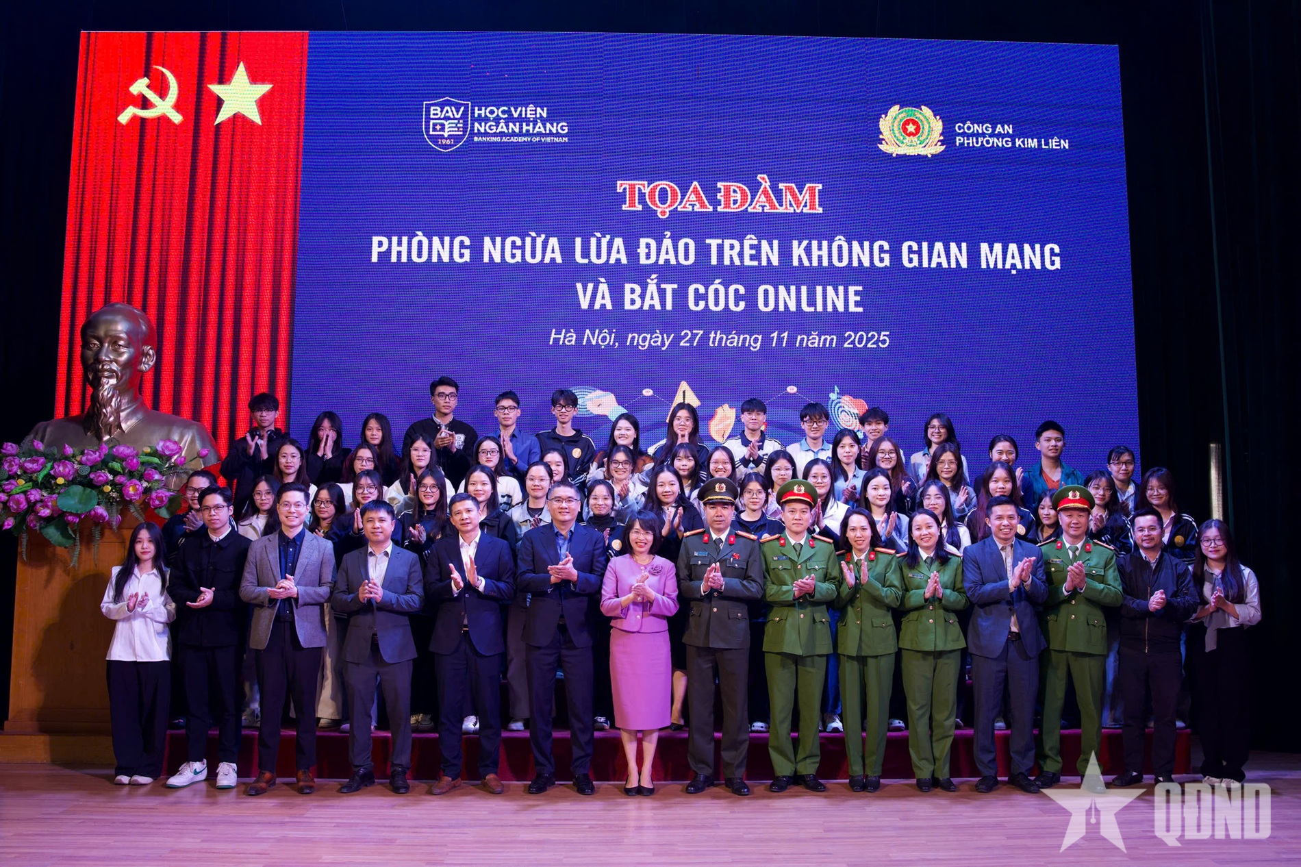 Công an phường Kim Liên trang bị 