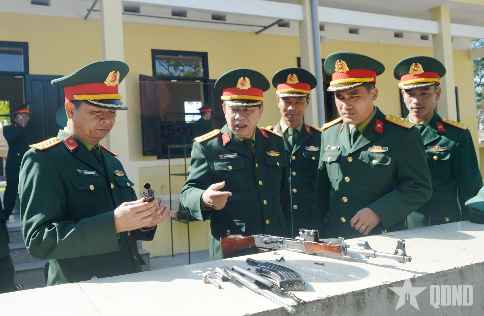 Tổng cục Hậu cần - Kỹ thuật kiểm tra tại Trung đoàn 2 (Sư đoàn 395, Quân khu 3)

