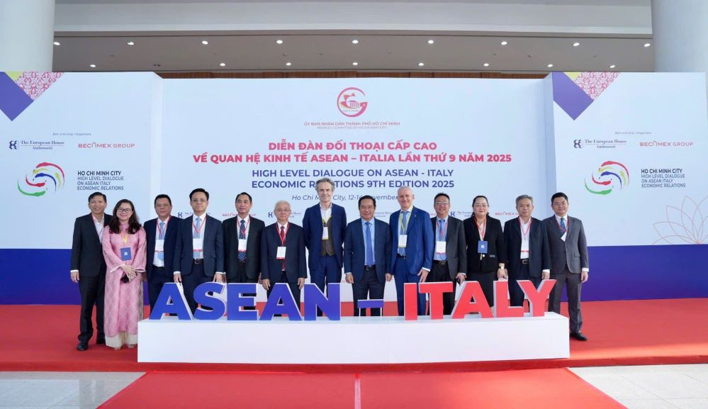 Khẳng định vai trò kết nối vùng và hợp tác quốc tế