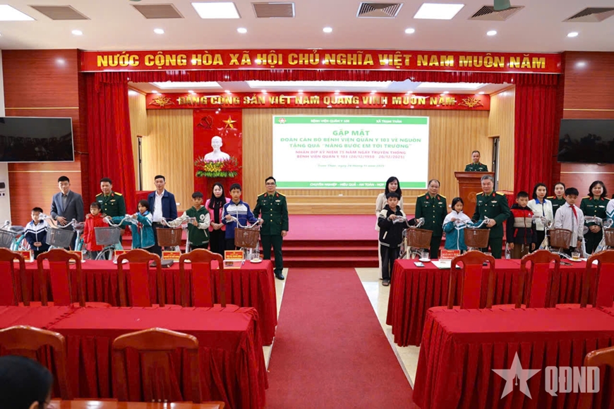 Đoàn cơ sở Bệnh viện Quân y 103 tổ chức về nguồn