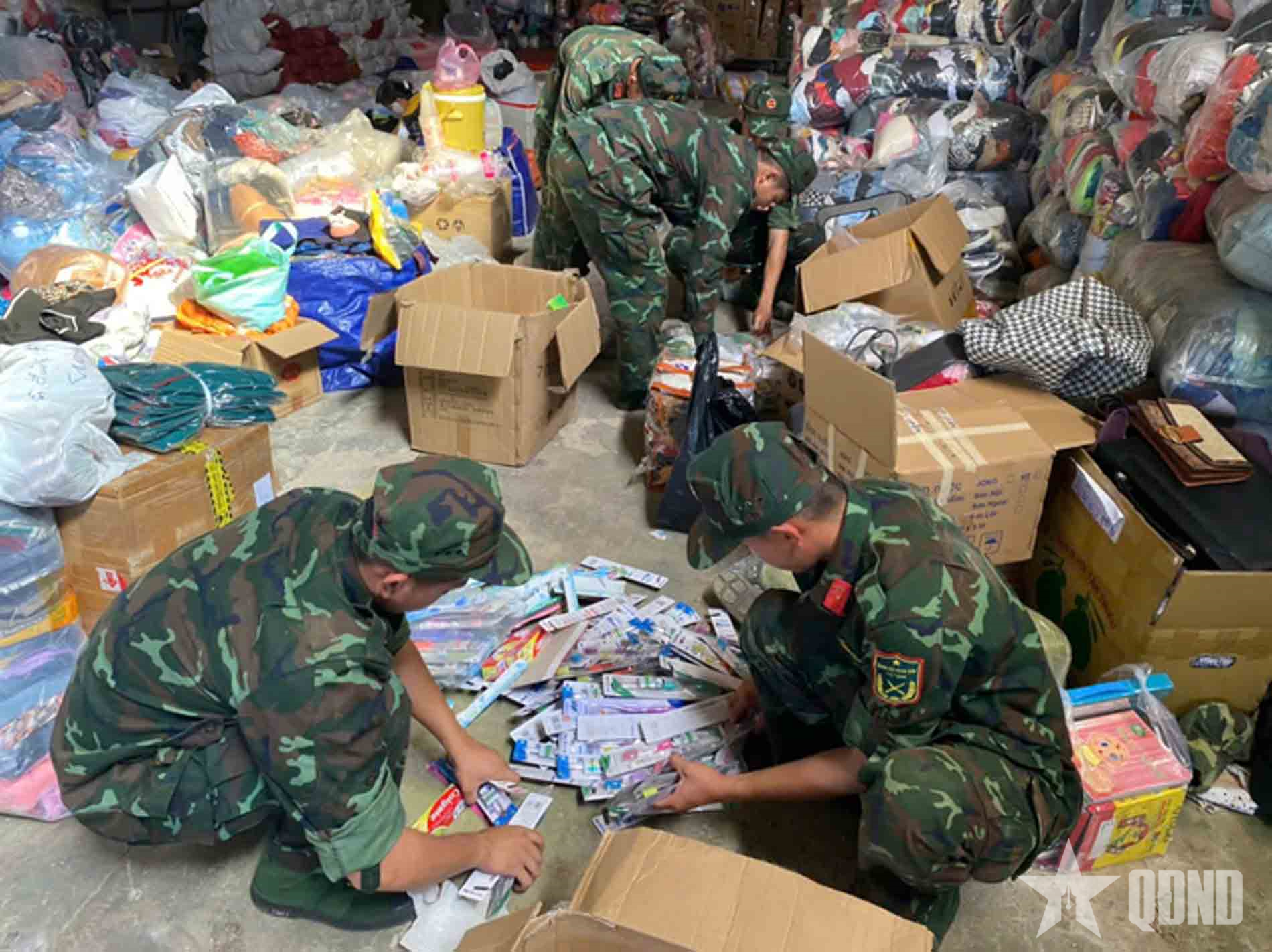 Ban chỉ huy Phòng thủ khu vực 3 - Đồng Xoài: Phối hợp gửi hơn 50 tấn hàng hỗ trợ đồng bào vùng lũ