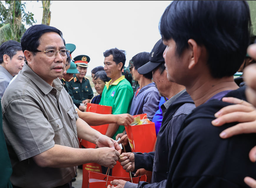 Thủ tướng Phạm Minh Chính thăm, động viên người dân tại 