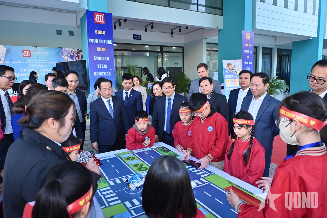 Lần đầu tổ chức Ngày hội tiếng Anh STEM Robotics dành cho học sinh tiểu học