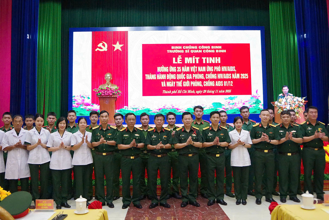 Mít tinh hưởng ứng 35 năm Việt Nam ứng phó với HIV/AIDS

