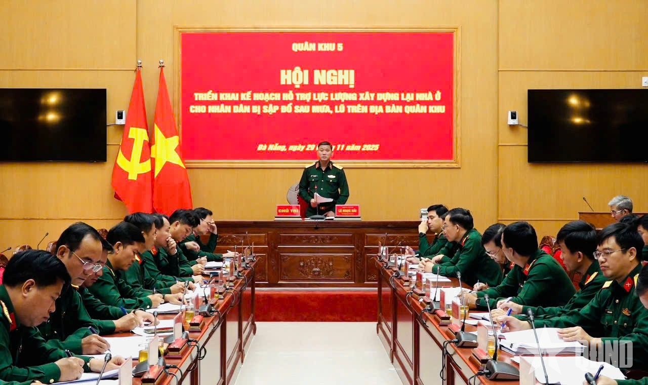 Quân khu 5 nhanh chóng xây dựng nhà ở cho nhân dân bị sập đổ do mưa lũ