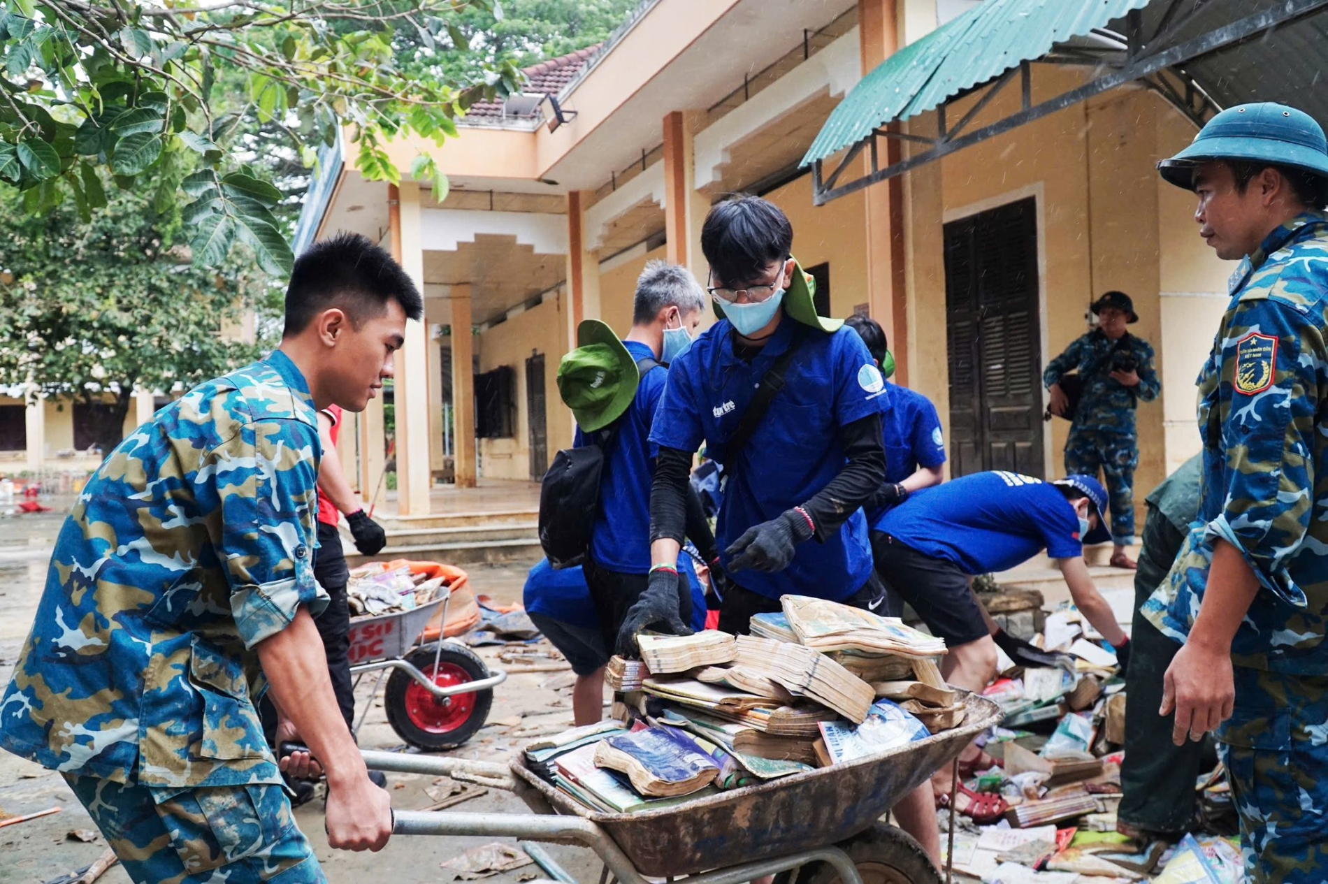 Tuổi trẻ TP Hồ Chí Minh xung kích hỗ trợ người dân vùng lũ