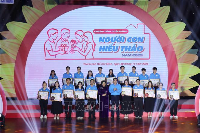 Thành phố Hồ Chí Minh tuyên dương 184 gương “Người con hiếu thảo”