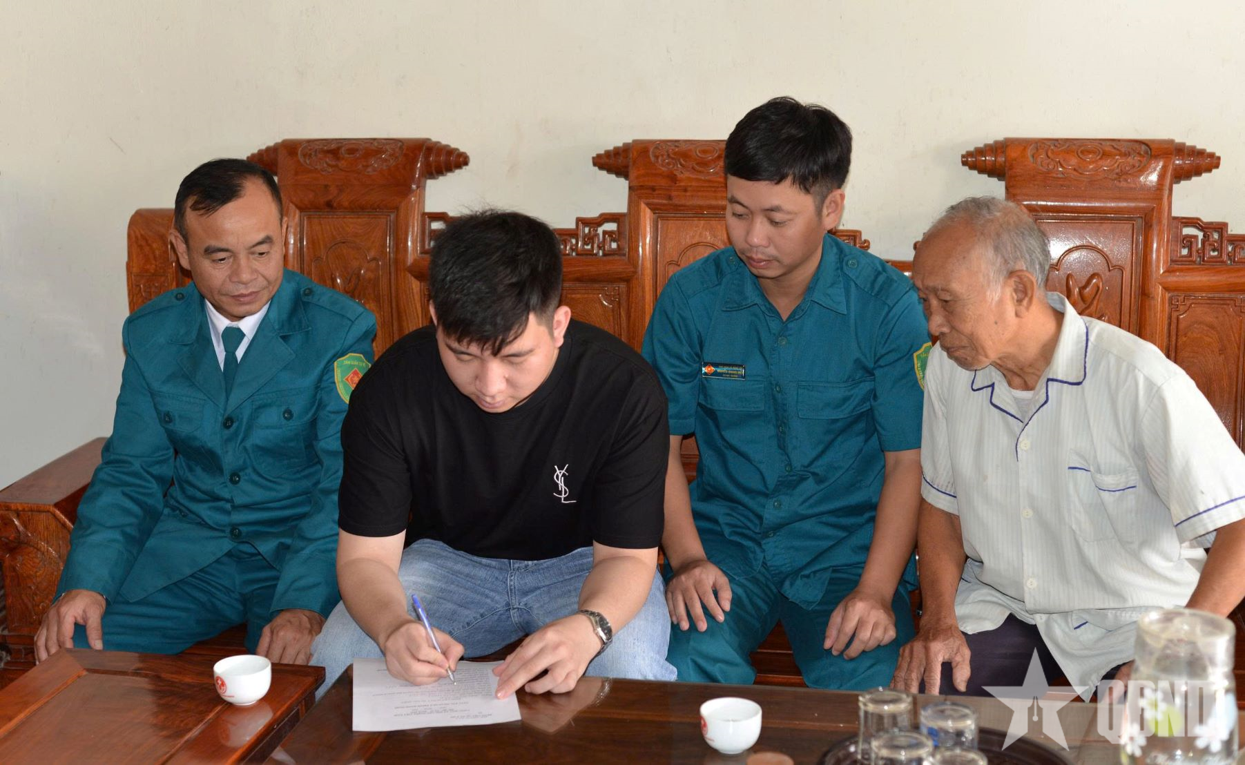 Hàng trăm thanh niên Hà Tĩnh tình nguyện nhập ngũ