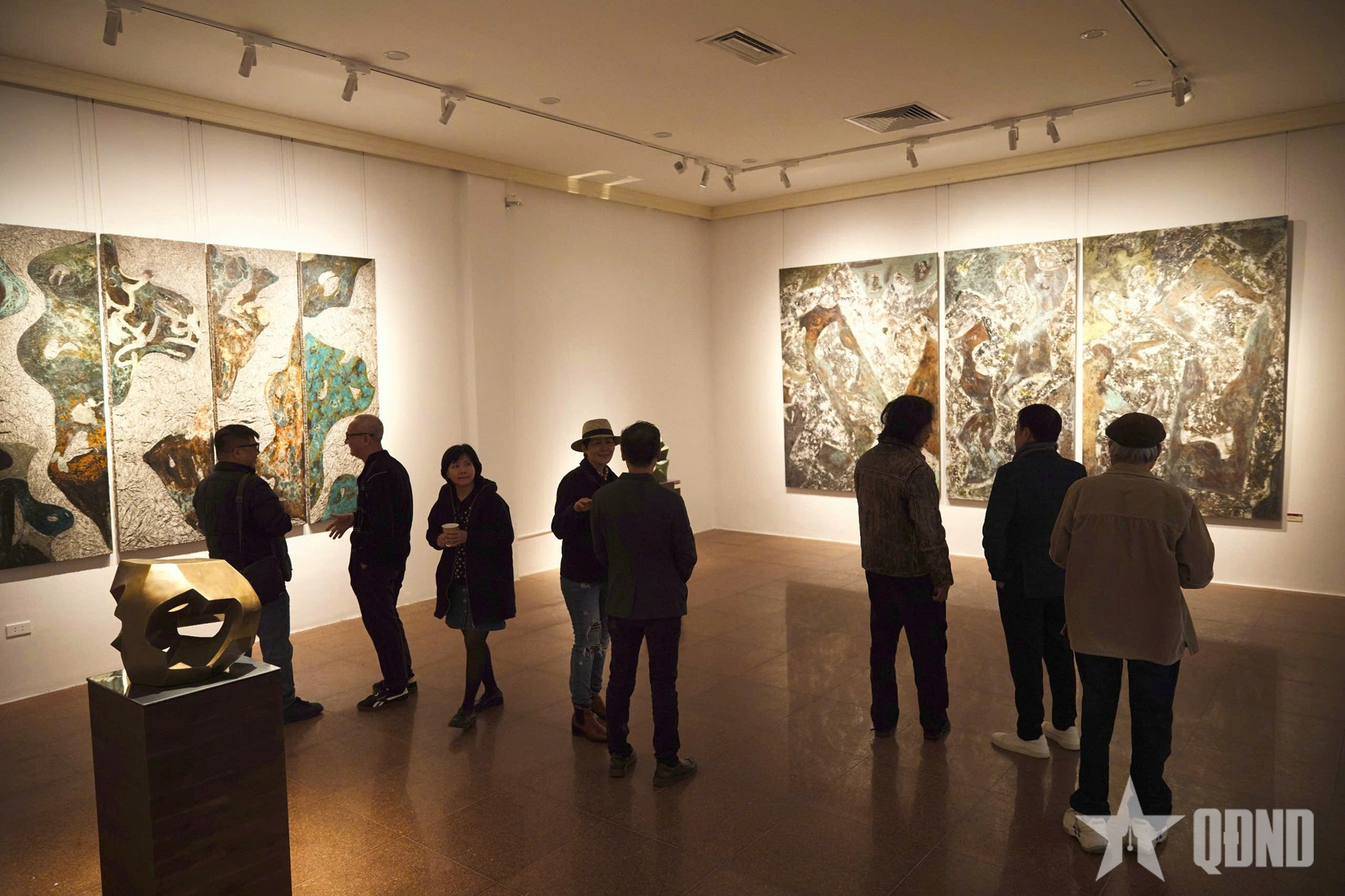 Khai mạc Triển lãm “Hội họa và điêu khắc Đinh Phong”