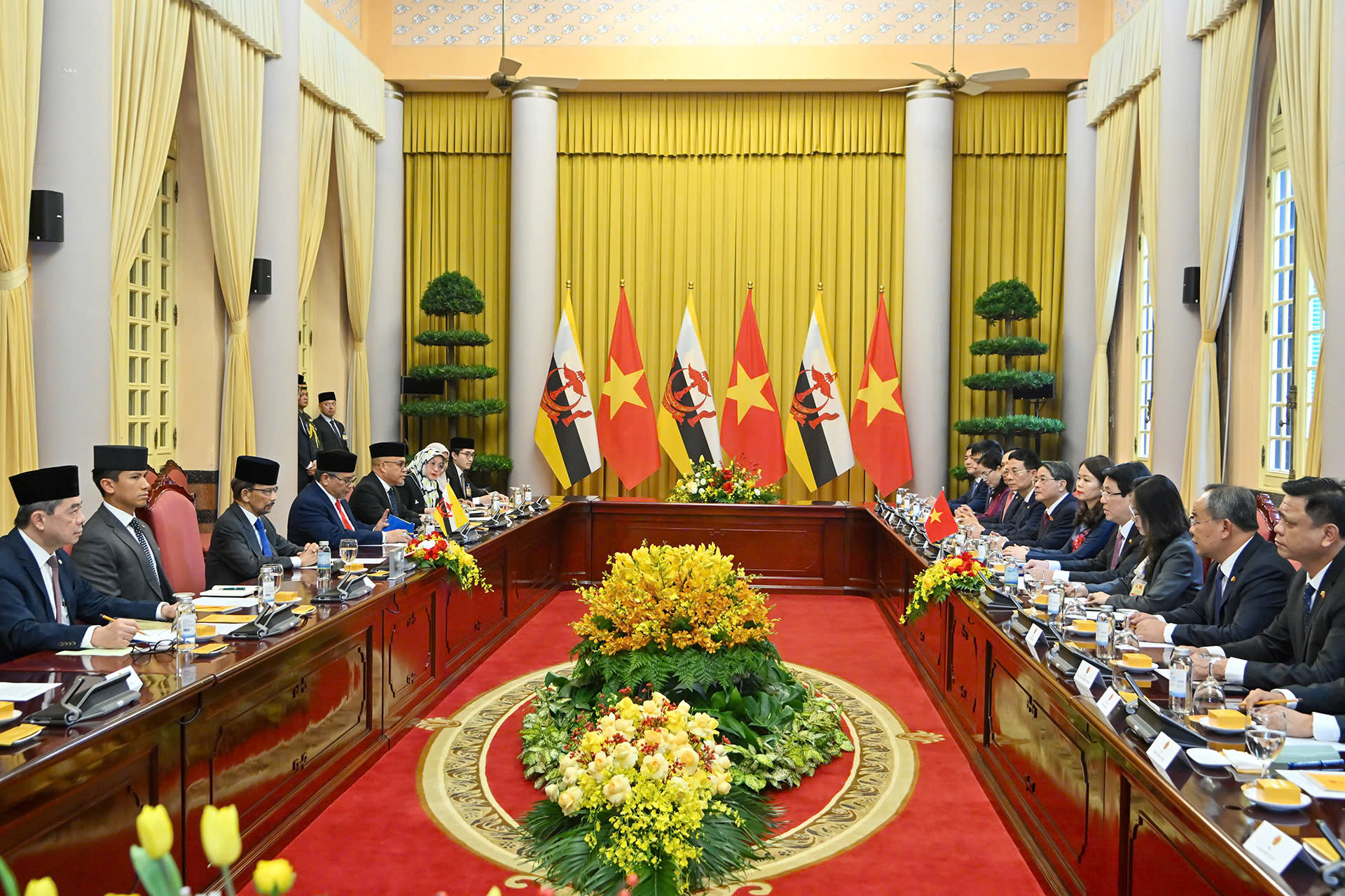 Chủ tịch nước Lương Cường hội đàm với Quốc vương Brunei