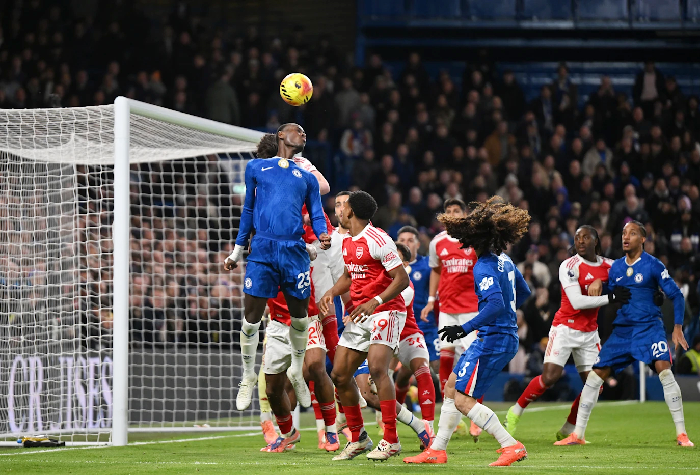 Tin thể thao (1-12): Chelsea thiếu người vẫn cầm hòa Arsenal

