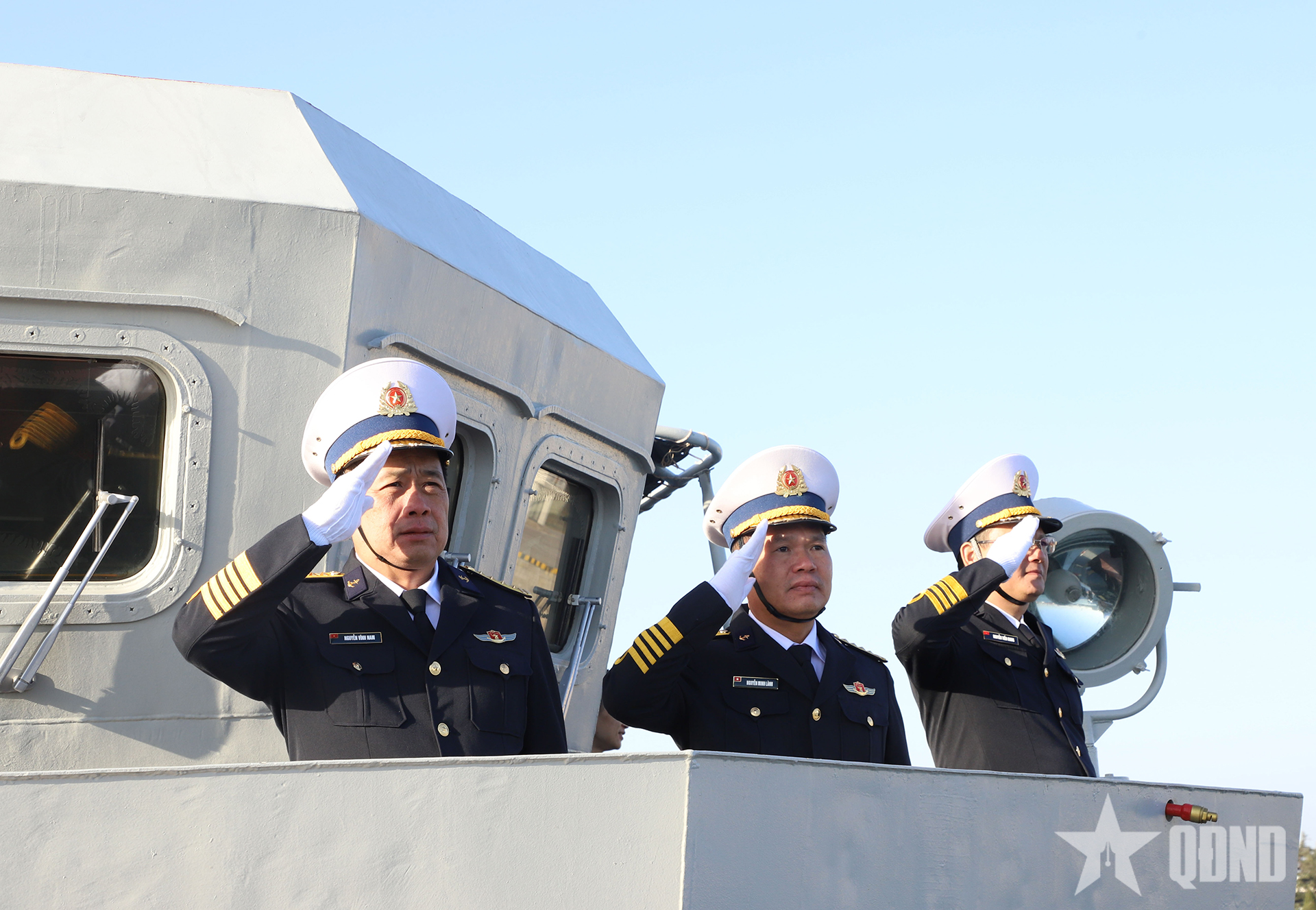 Tàu 015-Trần Hưng Đạo bắt đầu thăm, giao lưu với Hải quân Trung Quốc