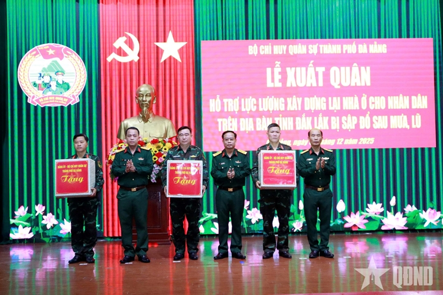 Bộ CHQS TP Đà Nẵng: Gần 100 cán bộ, chiến sĩ ra quân xây dựng, sửa chữa nhà cửa cho nhân dân vùng lũ