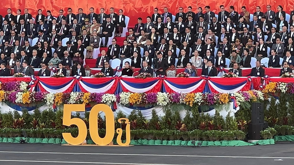Khoảnh khắc ấn tượng tại Lễ kỷ niệm, diễu binh, diễu hành chào mừng 50 năm Quốc khánh Lào