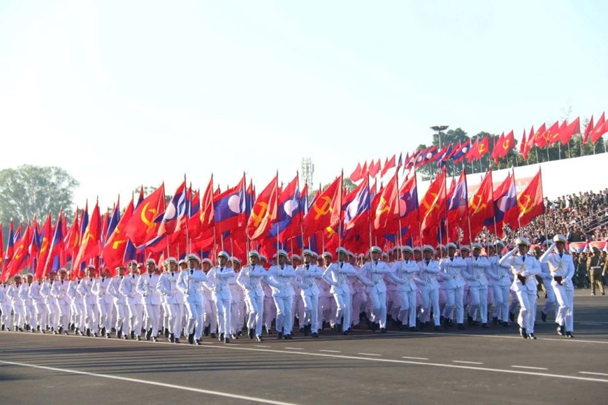 Khoảnh khắc ấn tượng tại Lễ kỷ niệm, diễu binh, diễu hành chào mừng 50 năm Quốc khánh Lào