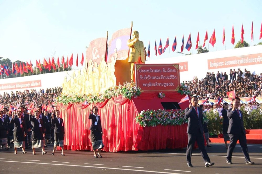Khoảnh khắc ấn tượng tại Lễ kỷ niệm, diễu binh, diễu hành chào mừng 50 năm Quốc khánh Lào