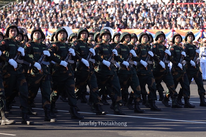 Khoảnh khắc ấn tượng tại Lễ kỷ niệm, diễu binh, diễu hành chào mừng 50 năm Quốc khánh Lào