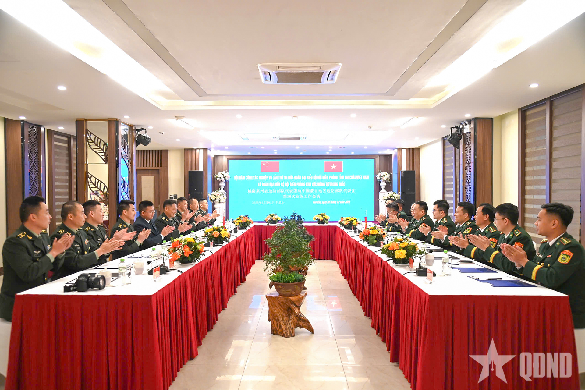 Bộ đội Biên phòng tỉnh Lai Châu hội đàm với Bộ đội Biên phòng khu vực Mông Tự (Trung Quốc)