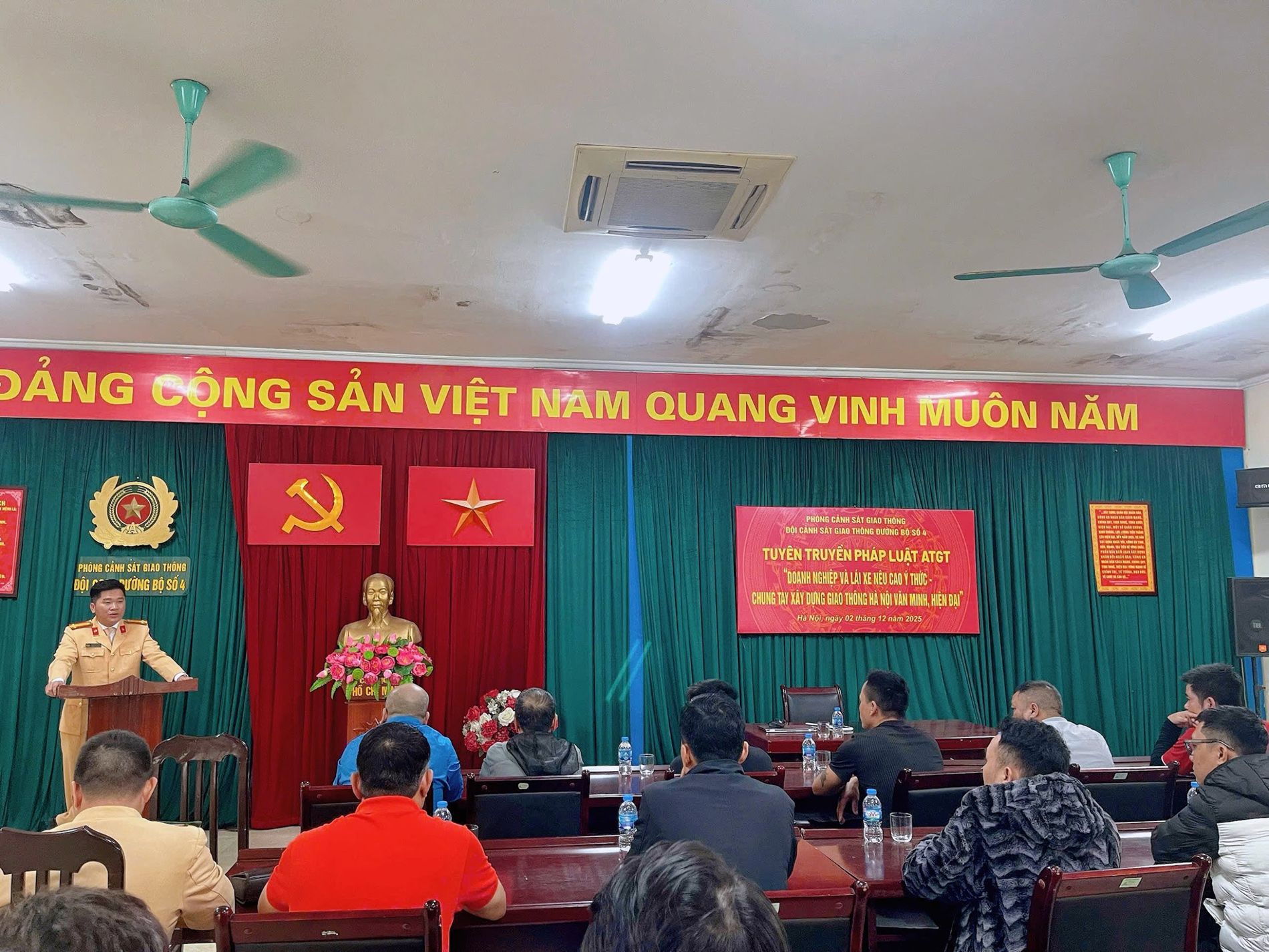 Hà Nội: Doanh nghiệp vận tải ký cam kết chấp hành pháp luật về trật tự an toàn giao thông