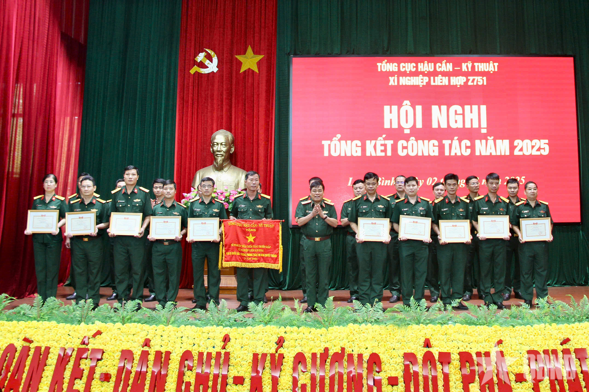 Trong 1 năm Xí nghiệp liên hợp Z751 áp dụng 140 lượt sáng kiến vào sản xuất