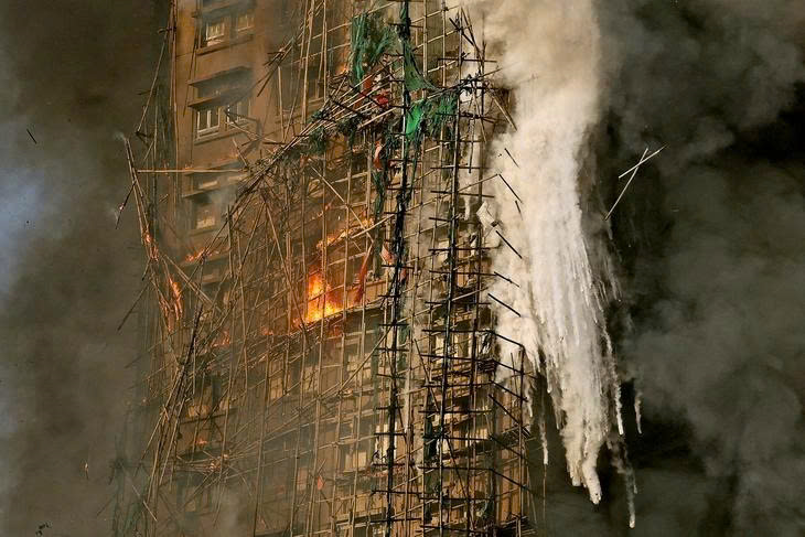 Vụ cháy ở Hong Kong (Trung Quốc): Nhiều mẫu lưới che giàn giáo không đạt chuẩn an toàn


