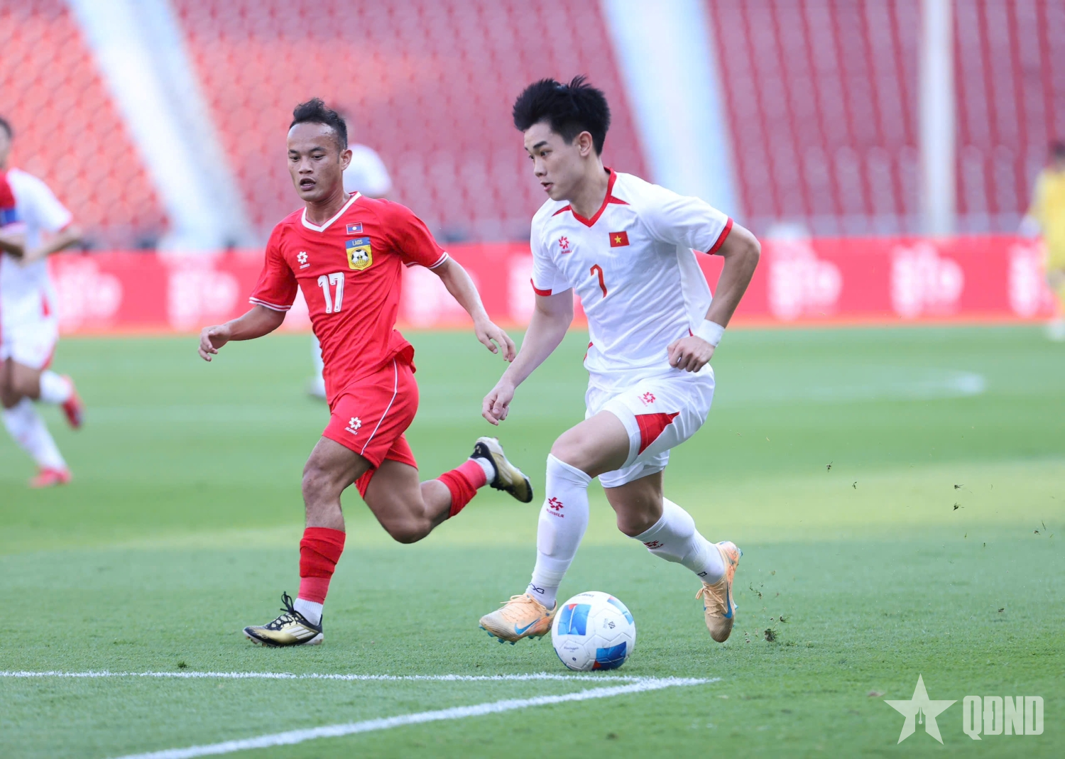 Clip: Tiền đạo Đình Bắc chia sẻ về trận gặp U22 Lào