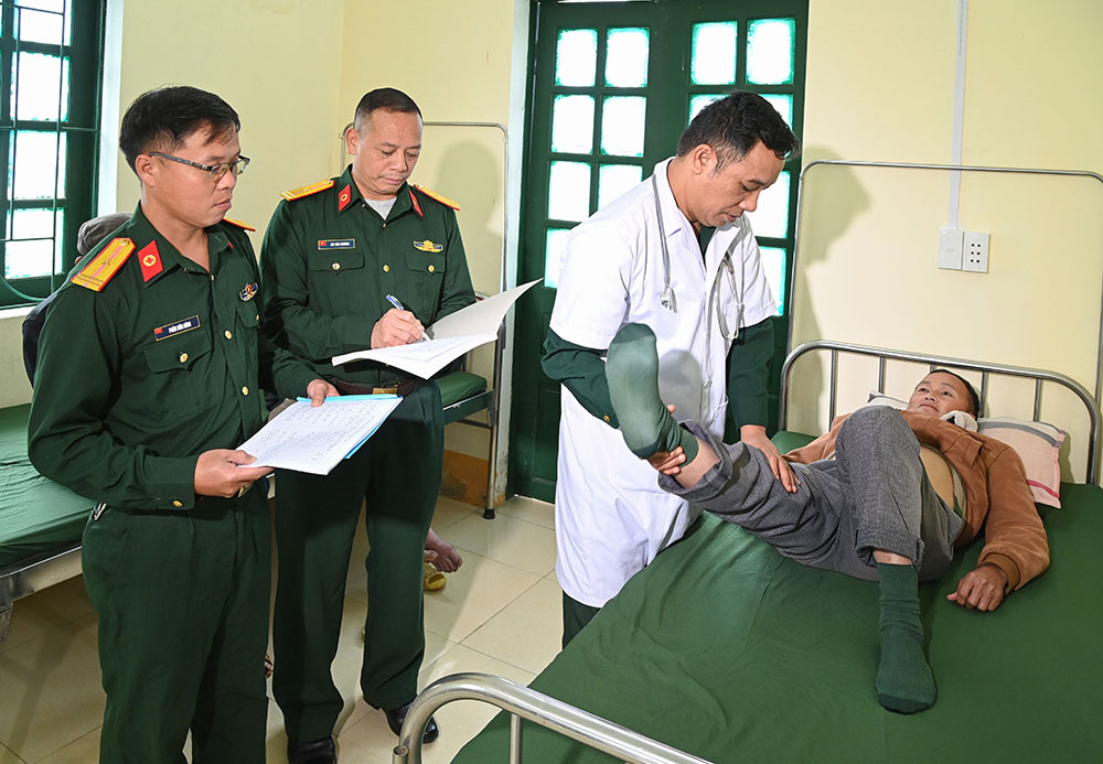 Tận tụy chăm sóc sức khỏe đồng bào vùng biên