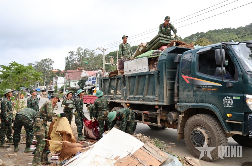 Khắc phục hậu quả mưa lũ ở Lâm Đồng: Ưu tiên an cư, thông tuyến hệ thống giao thông