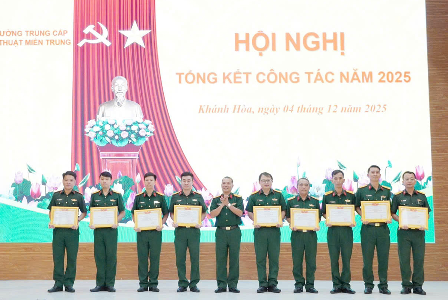 Trường Trung cấp Kỹ thuật miền Trung tổng kết công tác năm 2025