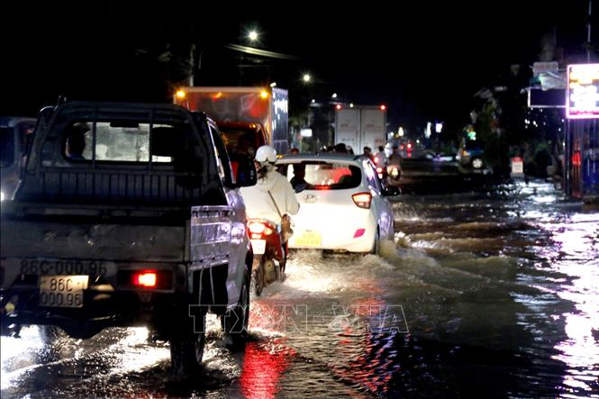 Lâm Đồng: Nhiều điểm ngập sâu, Quốc lộ 1A tạm thời gián đoạn lưu thông