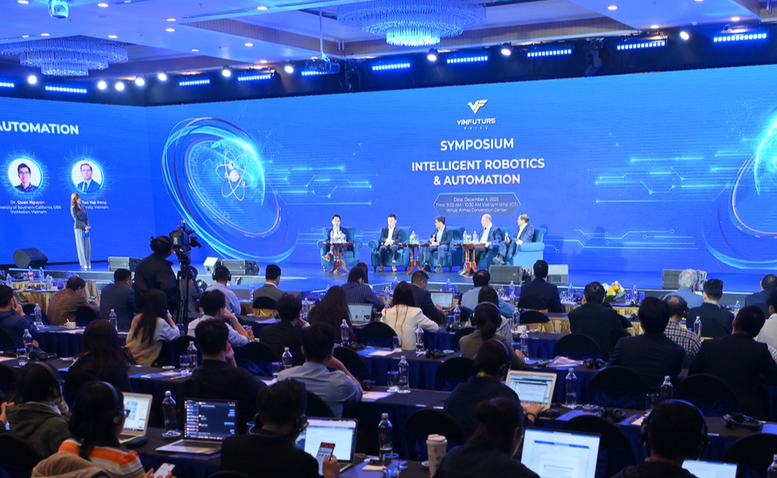 Để có robot thông minh cần huấn luyện trên một lượng lớn dữ liệu thực tế