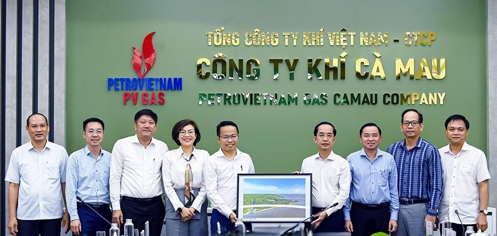 Đoàn công tác tỉnh Cà Mau đến thăm và làm việc tại Công ty Khí Cà Mau