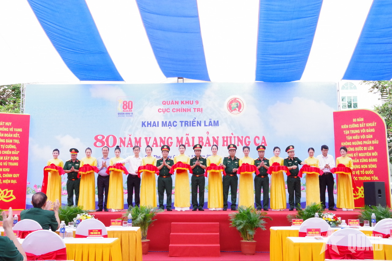 Quân khu 9 khai mạc Triển lãm “80 năm vang mãi bản hùng ca”