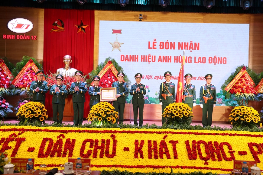 Binh đoàn 12 đón nhận danh hiệu Anh hùng Lao động