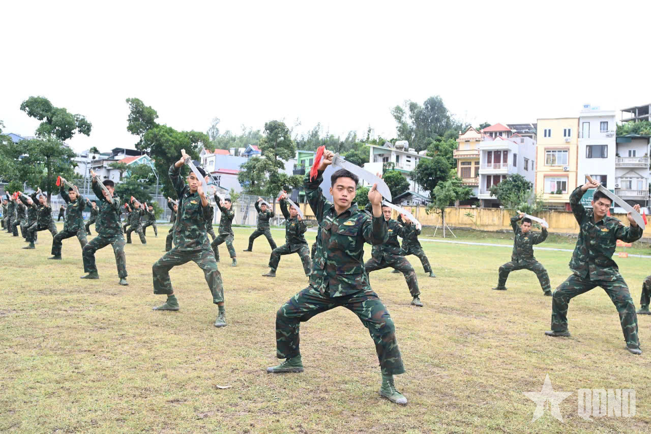 Muốn tinh nhuệ phải “năng rèn, khổ luyện”