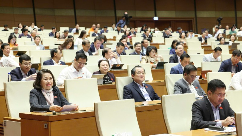 Cần có chính sách đãi ngộ và đào tạo nhân lực y tế “từ sớm, từ xa”