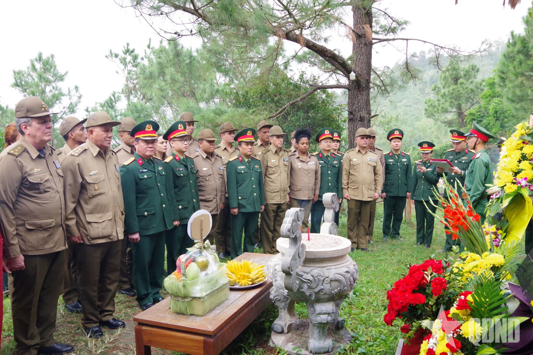 Đoàn sĩ quan trẻ Cuba thăm Quảng Trị