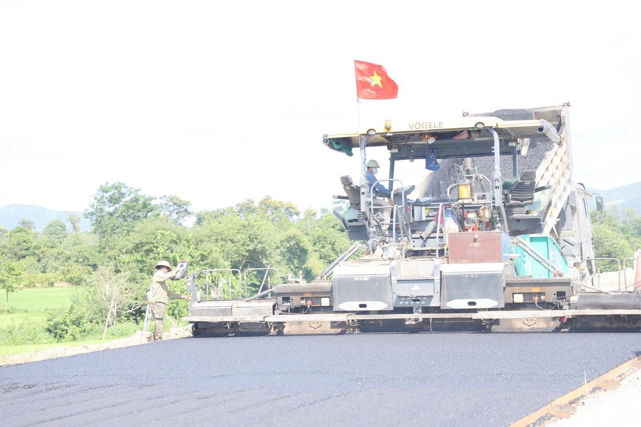 Thủ tướng nghiêm khắc phê bình 22 bộ, ngành, cơ quan trung ương và 12 địa phương giải ngân thấp dưới mức trung bình cả nước

