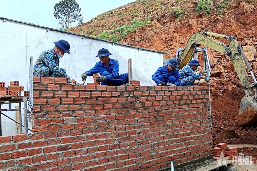 Lữ đoàn 162 (Vùng 4 Hải quân) thần tốc giúp dân an cư lạc nghiệp