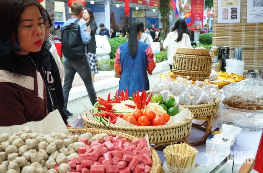 Hương vị Lào giữa Liên hoan văn hóa ẩm thực quốc tế