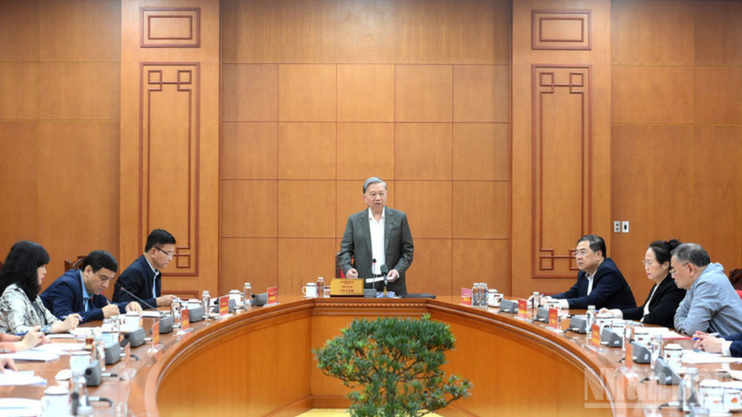 Về thực hiện chủ trương, chính sách của Đảng, pháp luật của Nhà nước đối với người khuyết tật