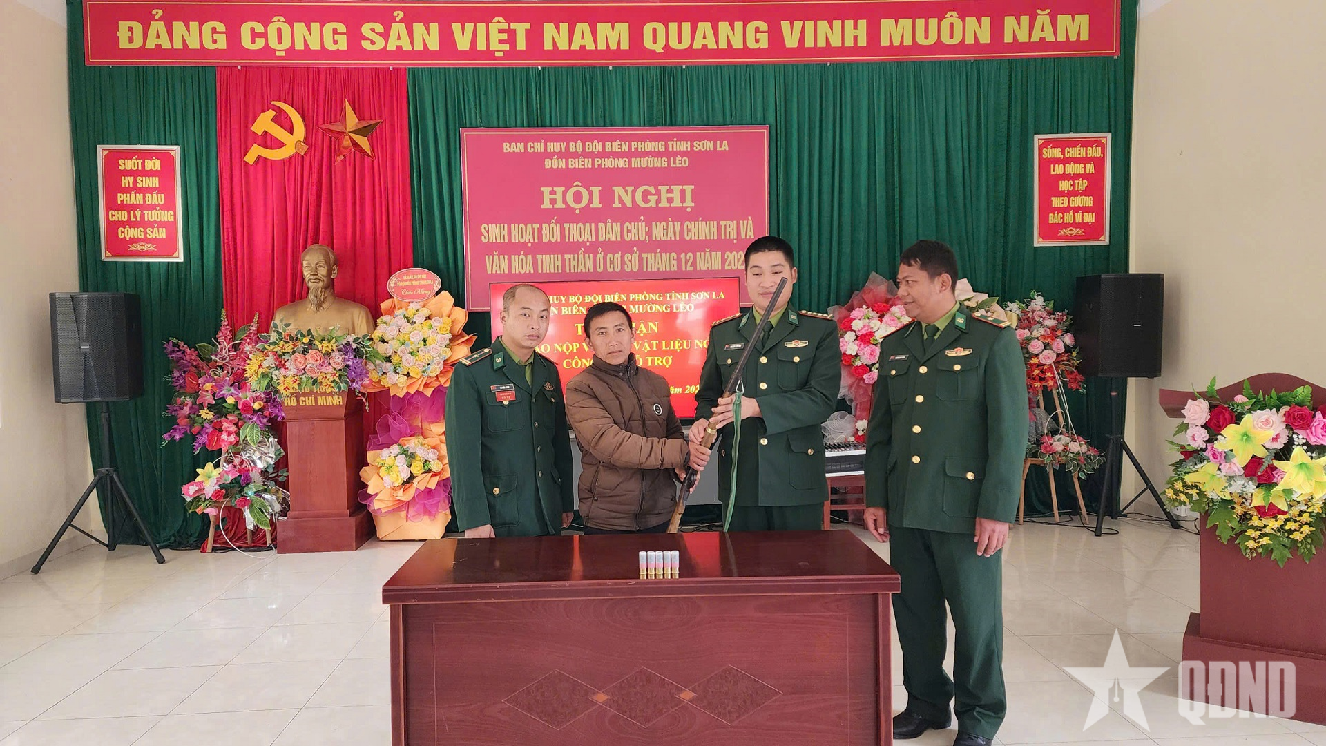 Sơn La: Người dân tự nguyện nộp vũ khí tự chế