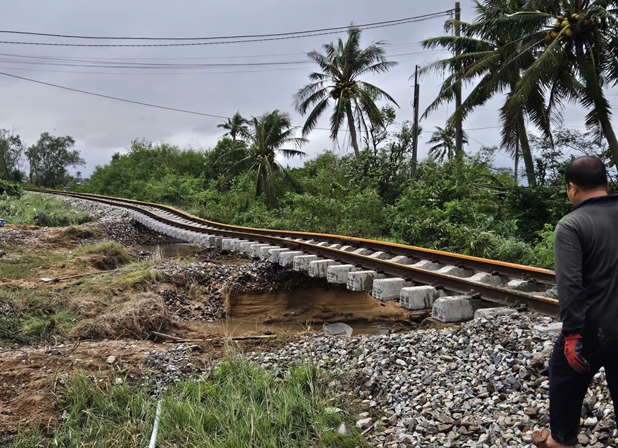 Công bố tình huống khẩn cấp về thiên tai trên tuyến đường sắt Bắc-Nam
