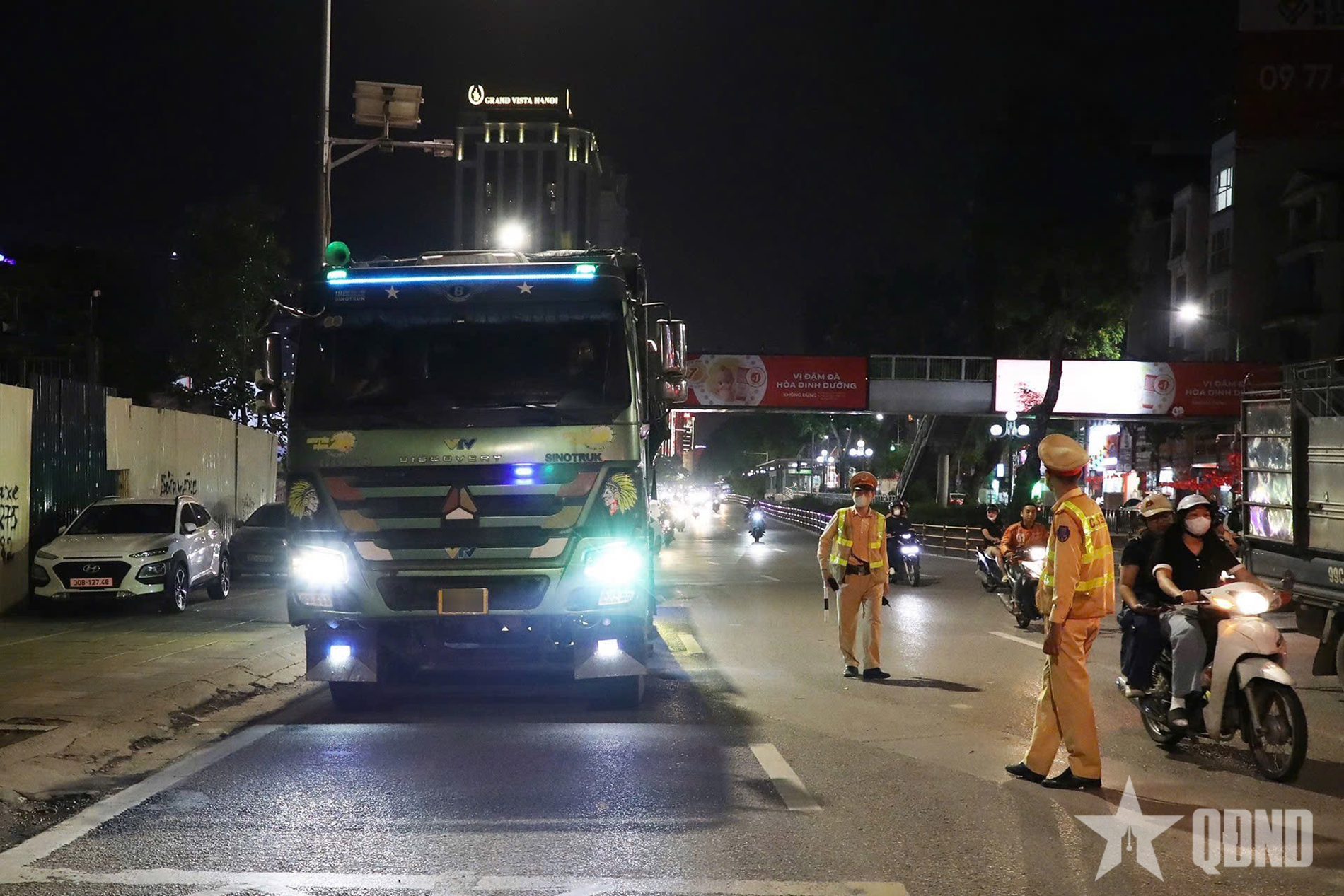 Xuyên đêm xử lý hàng chục trường hợp vi phạm quá tải