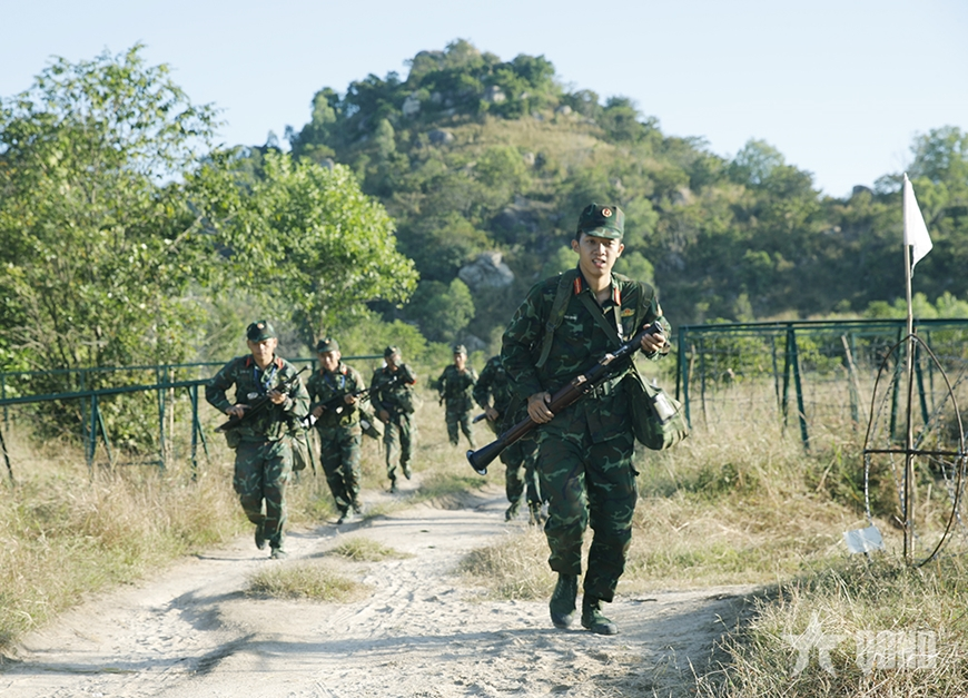 Trường Sĩ quan Lục quân 2 diễn tập chiến thuật đạt kết quả tốt