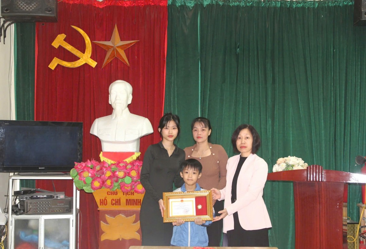 Truy tặng kỷ niệm chương cho người hiến tạng cứu sống 4 bệnh nhân