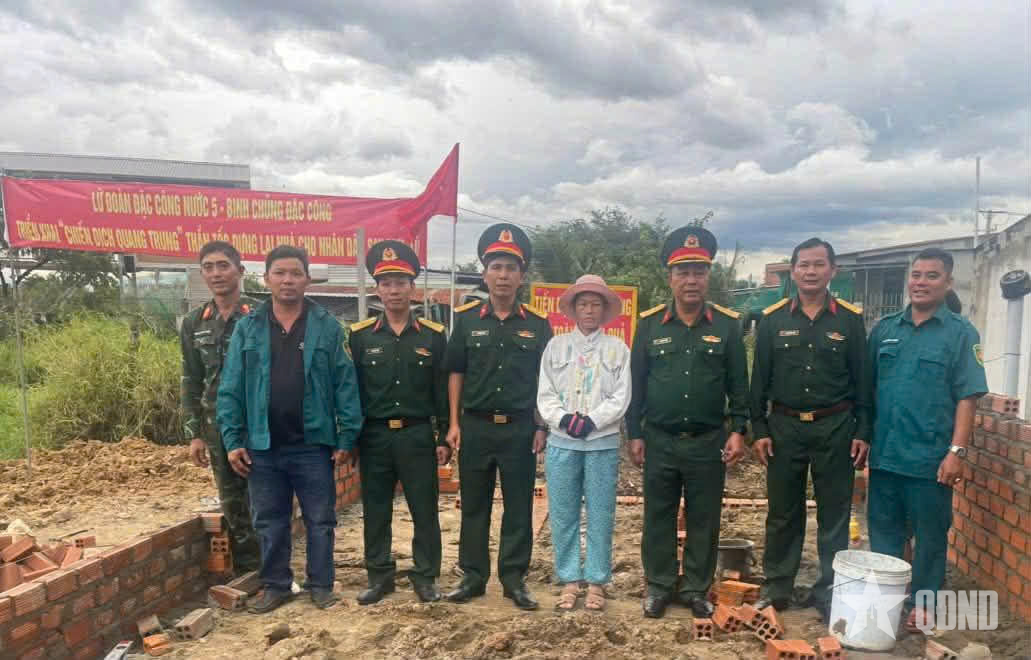 Dựng lại bình yên sau lũ dữ

